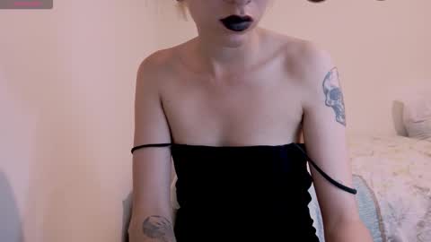 Snapshot of tryp666 chatting on 10-26-25, 12:38 Cait online show from 10-26-25, 12:38