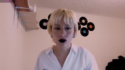 Snapshot of tryp666 chatting on 11-13-25, 04:00 Cait online show from 11-13-25, 04:00