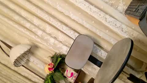 Chloe online show from 04-12-26, 08:19