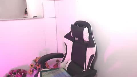 Snapshot of ts_lovelicious chatting on 11-11-25, 02:22 ts_lovelicious online show from 11-11-25, 02:22