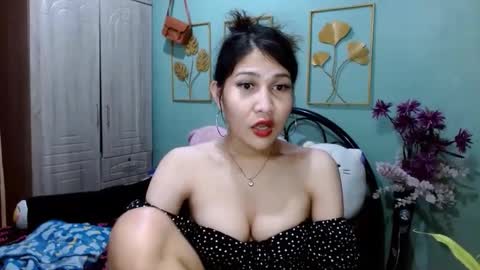 Snapshot of tsempress chatting on 12-22-24, 01:55 SHENA online show from 12-22-24, 01:55