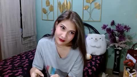 Snapshot of tsempress chatting on 02-17-25, 03:53 SHENA online show from 02-17-25, 03:53