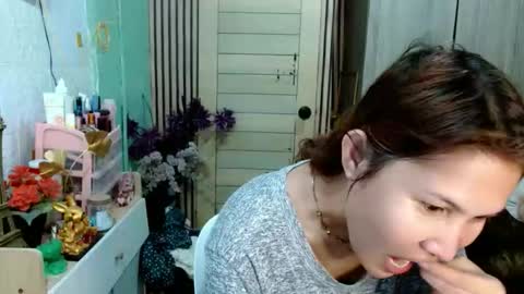 SHENA  online show from 11-17-25, 04:13