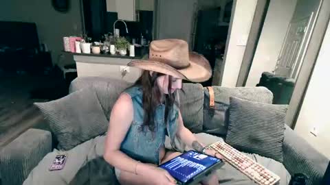 tslovelace online show from 10-08-25, 01:36