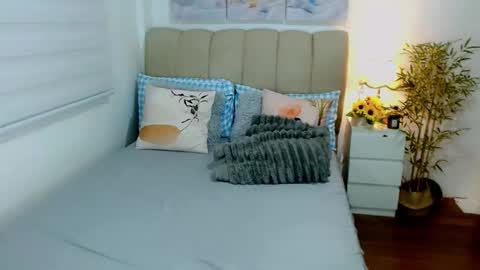 Graciella online show from 12-20-25, 04:19