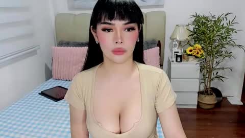 Snapshot of tspearlofasia chatting on 02-07-26, 10:08 Graciella online show from 02-07-26, 10:08