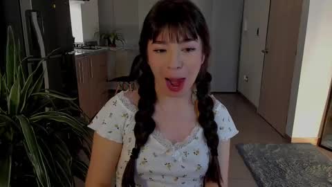 Snapshot of tsukys_spell chatting on 01-08-25, 02:25 Tsuky online show from 01-08-25, 02:25