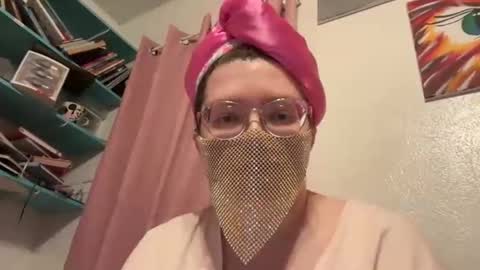 Snapshot of tulipisnotaperson chatting on 02-22-26, 02:45 Tulip online show from 02-22-26, 02:45