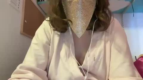 Snapshot of tulipisnotaperson chatting on 02-23-26, 07:33 Tulip online show from 02-23-26, 07:33