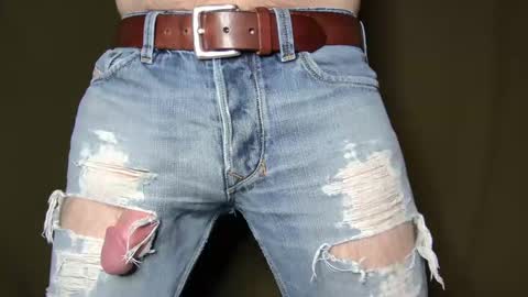 Snapshot of turquoise_metallic chatting on 10-22-25, 02:23 Phil Box online show from 10-22-25, 02:23