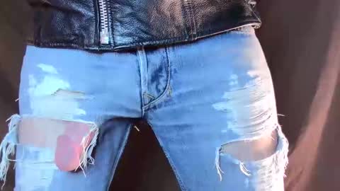 Snapshot of turquoise_metallic chatting on 11-11-25, 01:33 Phil Box online show from 11-11-25, 01:33