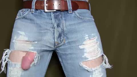 Snapshot of turquoise_metallic chatting on 11-18-25, 03:34 Phil Box online show from 11-18-25, 03:34