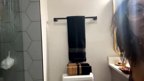 Tusekzee online show from 12-22-25, 01:08