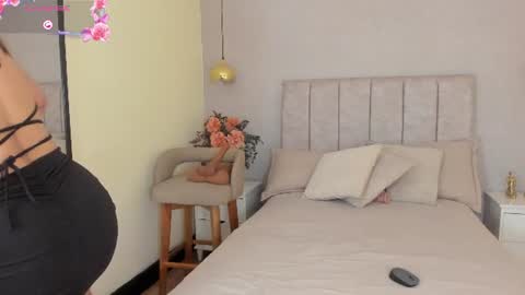 Snapshot of tutu_milf chatting on 07-24-26, 07:12 Tutu online show from 07-24-26, 07:12