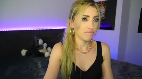 MayCarrey online show from 01-02-25, 01:27