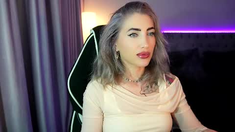 Snapshot of tweety_twist chatting on 07-18-26, 11:19 MayCarrey online show from 07-18-26, 11:19