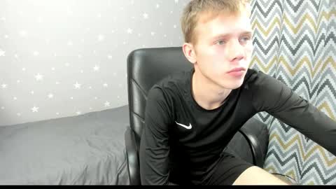 Snapshot of twelveeek chatting on 10-16-25, 07:15 Angus online show from 10-16-25, 07:15