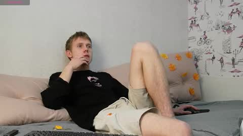 Snapshot of twelveeek chatting on 11-02-25, 07:05 Angus online show from 11-02-25, 07:05