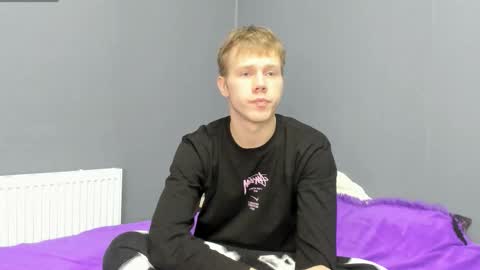 Snapshot of twelveeek chatting on 11-06-25, 07:04 Angus online show from 11-06-25, 07:04