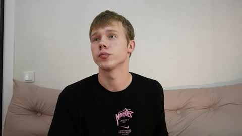 Snapshot of twelveeek chatting on 11-16-25, 07:19 Angus online show from 11-16-25, 07:19