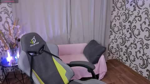 Snapshot of twelveeek chatting on 12-03-25, 07:12 Angus online show from 12-03-25, 07:12