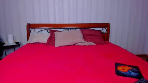 Snapshot of twelveeek chatting on 12-19-25, 04:41 Angus online show from 12-19-25, 04:41