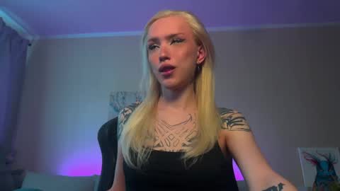 Snapshot of twiinkie_pie chatting on 05-10-26, 08:08 Maria 3 online show from 05-10-26, 08:08
