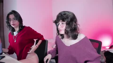 Snapshot of twilightmuses chatting on 10-10-25, 11:15 Eve Lili online show from 10-10-25, 11:15