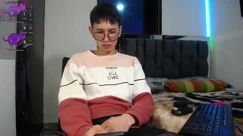 Snapshot of twink_daren chatting on 01-23-25, 06:24 Mr Daren online show from 01-23-25, 06:24