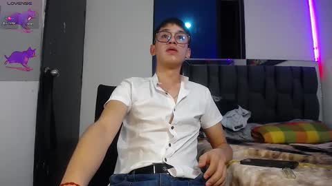 Snapshot of twink_daren chatting on 01-25-25, 06:24 Mr Daren online show from 01-25-25, 06:24