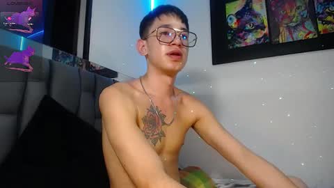 Snapshot of twink_daren chatting on 01-26-25, 12:26 Mr Daren online show from 01-26-25, 12:26