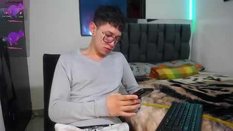 Snapshot of twink_daren chatting on 01-27-25, 06:09 Mr Daren online show from 01-27-25, 06:09