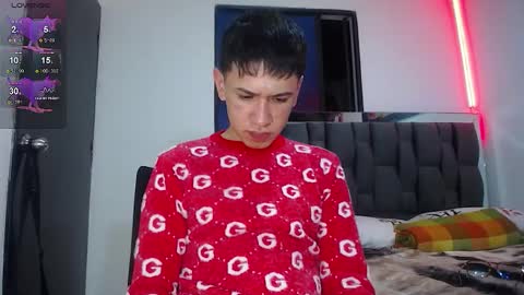 Snapshot of twink_daren chatting on 02-14-25, 06:29 Mr Daren online show from 02-14-25, 06:29