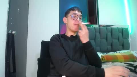 Snapshot of twink_daren chatting on 02-19-25, 05:27 Mr Daren online show from 02-19-25, 05:27