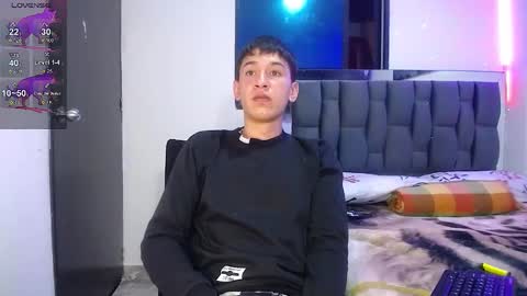 Snapshot of twink_daren chatting on 02-25-25, 06:42 Mr Daren online show from 02-25-25, 06:42