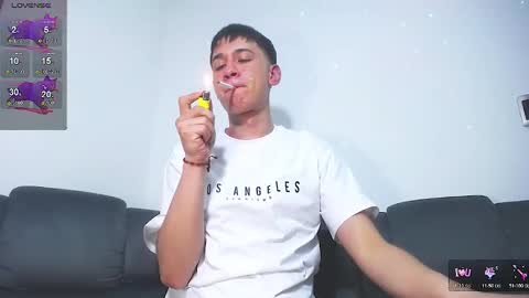 Snapshot of twink_daren chatting on 03-06-25, 12:21 Mr Daren online show from 03-06-25, 12:21