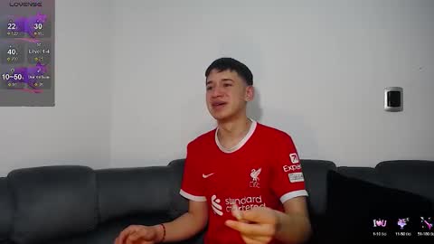 Snapshot of twink_daren chatting on 03-08-25, 12:22 Mr Daren online show from 03-08-25, 12:22