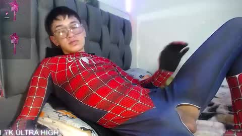 Snapshot of twink_daren chatting on 03-11-25, 12:00 Mr Daren online show from 03-11-25, 12:00