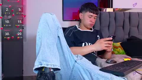 Snapshot of twink_daren chatting on 09-16-25, 05:47 Mr Daren online show from 09-16-25, 05:47