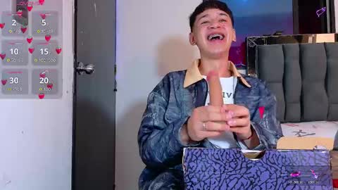 Snapshot of twink_daren chatting on 09-19-25, 04:51 Mr Daren online show from 09-19-25, 04:51