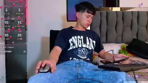 Snapshot of twink_daren chatting on 09-27-25, 07:19 Mr Daren online show from 09-27-25, 07:19