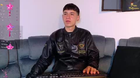 Snapshot of twink_daren chatting on 10-21-25, 04:19 Mr Daren online show from 10-21-25, 04:19