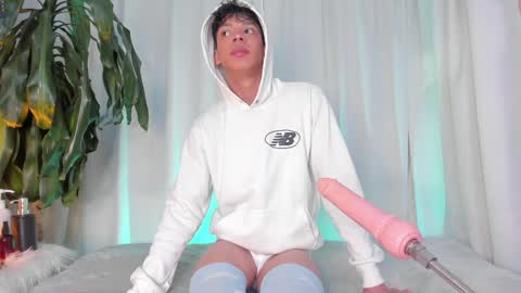 Snapshot of twink_lion chatting on 01-08-25, 12:15 Lion online show from 01-08-25, 12:15