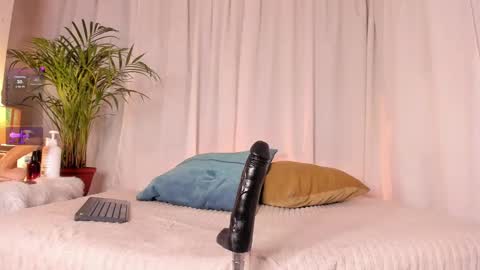 Snapshot of twink_lion chatting on 02-26-25, 10:53 Lion online show from 02-26-25, 10:53