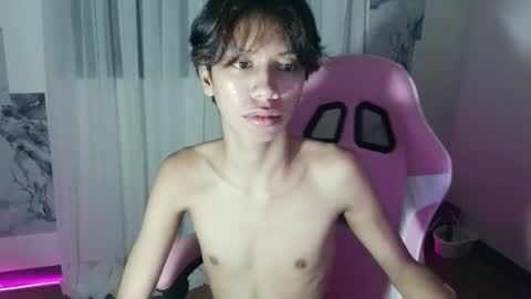 Snapshot of twink_sunny chatting on 07-21-26, 05:15 sunny online show from 07-21-26, 05:15