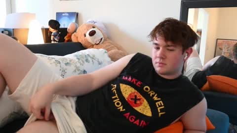 Snapshot of twinkinamask chatting on 12-20-25, 07:37 Charlie online show from 12-20-25, 07:37