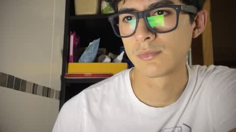 Snapshot of twinksweetlovehot chatting on 01-25-25, 08:21 twinksweetlovehot online show from 01-25-25, 08:21