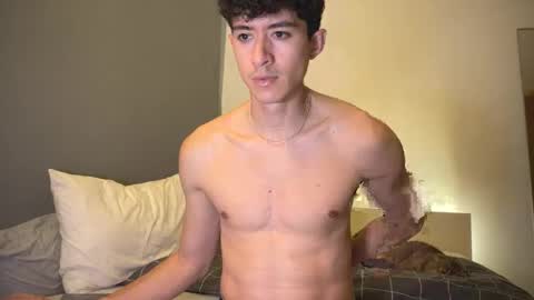 Snapshot of twinksweetlovehot chatting on 02-20-25, 07:30 twinksweetlovehot online show from 02-20-25, 07:30