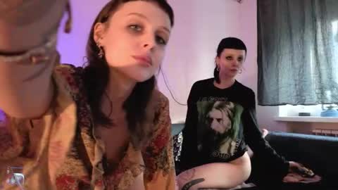 Snapshot of twins_terror chatting on 06-08-26, 03:56 Sin and Skin online show from 06-08-26, 03:56