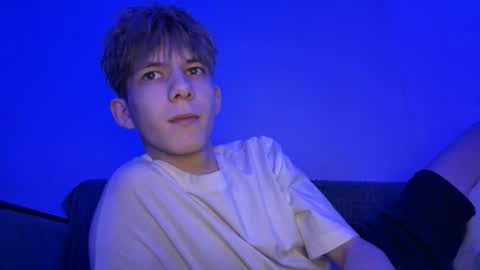 Snapshot of twishadow chatting on 02-05-26, 01:32 TwiShadow online show from 02-05-26, 01:32